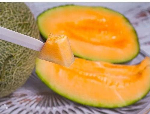 吃哈密瓜图片动画视频,动画视频带你领略瓜香四溢
