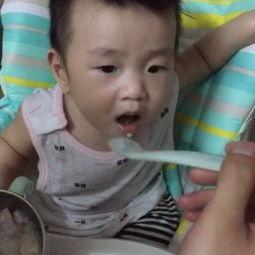 宝宝睡觉吃瓜视频